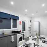 4 Bedrooms-4 Bathrooms House Prázdninový dům