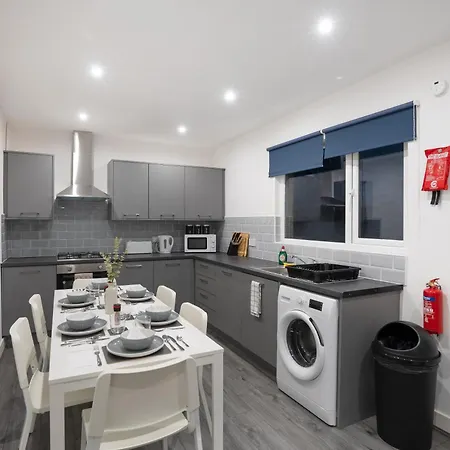 4 Bedrooms-4 Bathrooms House